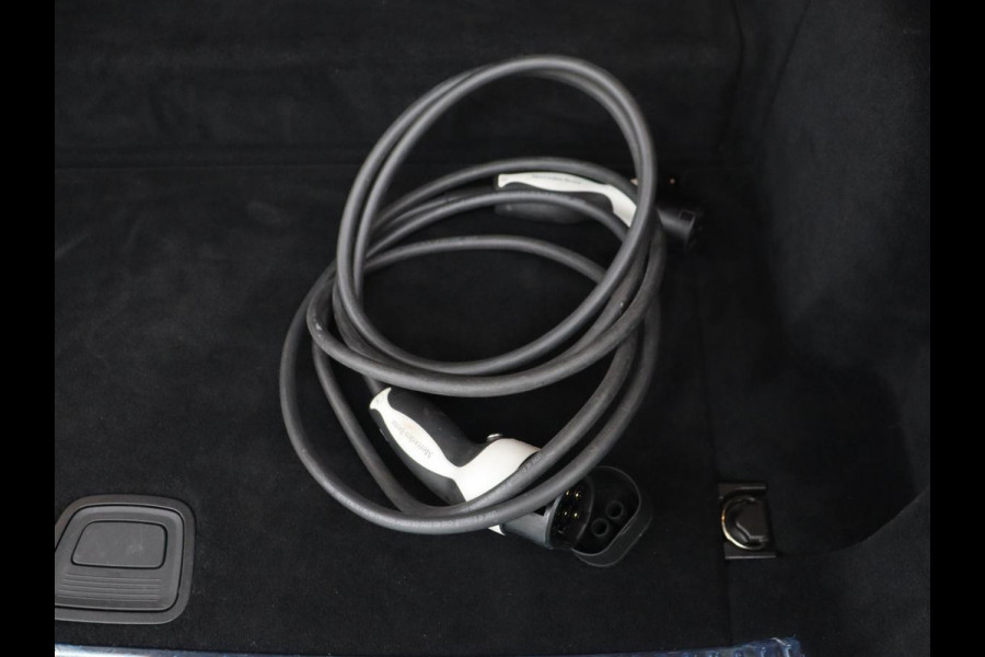 Mercedes-Benz E-Klasse 300e Avantgarde | Panoramadak | Adaptive cruise | Stoelverwarming | Carplay | Camera | Sfeerverlichting | Navigatie | Widescreen | Half leder | PHEV | Plug In
