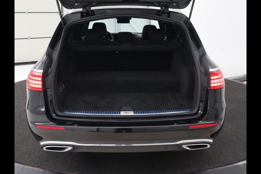 Mercedes-Benz E-Klasse 300e Avantgarde | Panoramadak | Adaptive cruise | Stoelverwarming | Carplay | Camera | Sfeerverlichting | Navigatie | Widescreen | Half leder | PHEV | Plug In