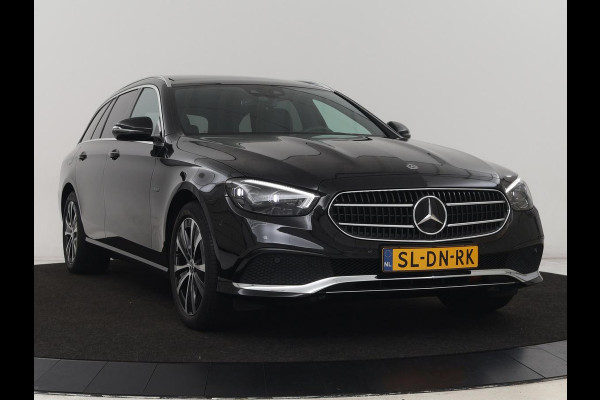 Mercedes-Benz E-Klasse 300e Avantgarde | Panoramadak | Adaptive cruise | Stoelverwarming | Carplay | Camera | Sfeerverlichting | Navigatie | Widescreen | Half leder | PHEV | Plug In