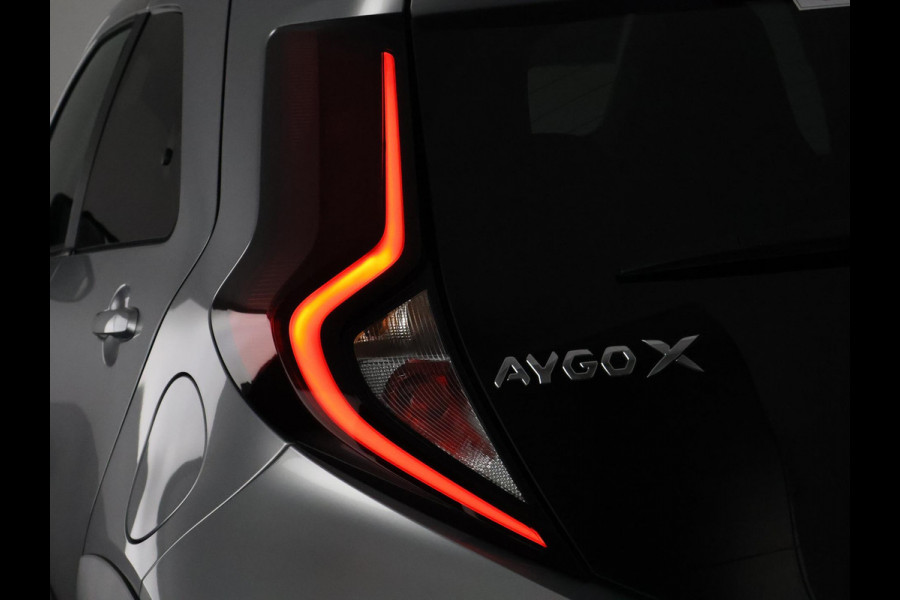 Toyota Aygo X 1.0 VVT-i MT First | Stoelverwarming | Apple Carplay & AndroidAUTO | Climate Control |