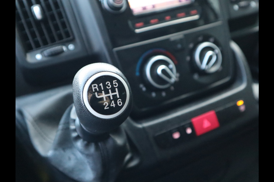 Peugeot Boxer 2.2 BlueHDi 141pk Euro 6 Bakwagen 4,5m - Navi - Camera - Cruise