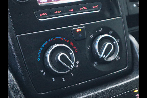 Peugeot Boxer 2.2 BlueHDi 141pk Euro 6 Bakwagen 4,5m - Navi - Camera - Cruise