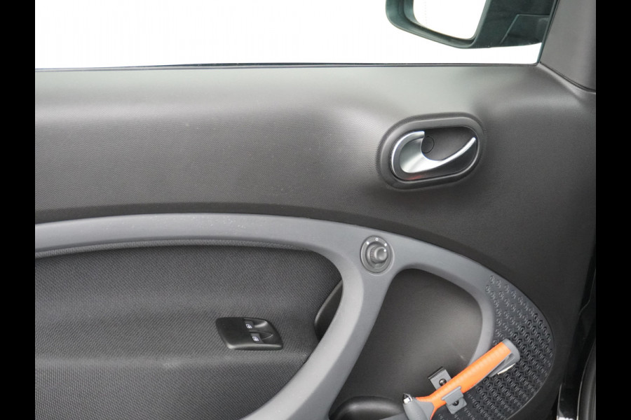 Smart Fortwo 1.0I 71PK Passion Ecc Cruise Control Bluetooth Lmv Mistlampen Regen-Lichtsensor Led  Cool & Audio pakket Pakket sport Euro 6 Origineel Nederlandse Auto