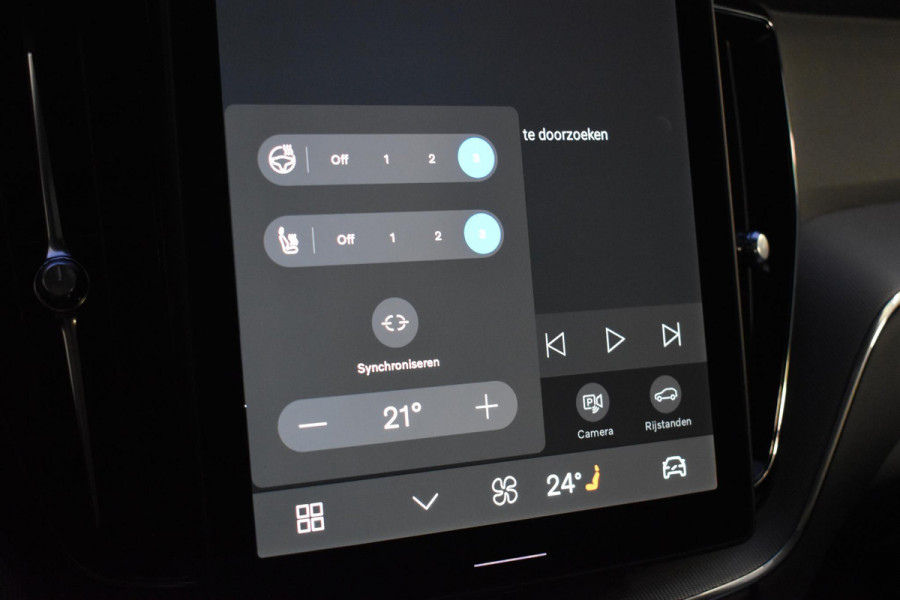 Volvo XC60 T6 350PK Plug-in Hybrid AWD Plus Black Edition / 360 Camera / Panorama Dak / Lederen Bekleding / Elektrische Stoelen met geheugenfunctie / Stuurverwarming / Stoelverwarming v+a / harman/kardon