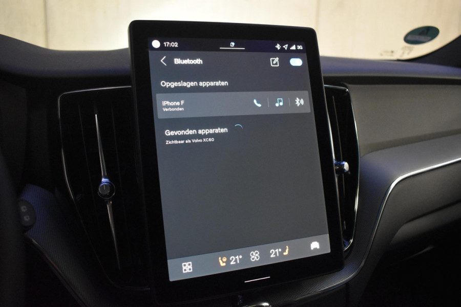 Volvo XC60 T6 350PK Plug-in Hybrid AWD Plus Black Edition / 360 Camera / Panorama Dak / Lederen Bekleding / Elektrische Stoelen met geheugenfunctie / Stuurverwarming / Stoelverwarming v+a / harman/kardon