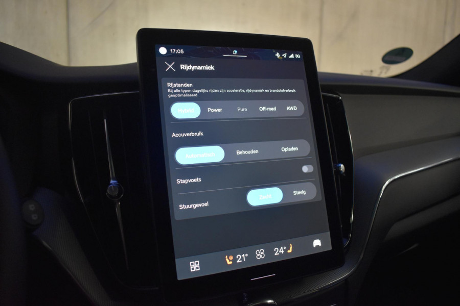 Volvo XC60 T6 350PK Plug-in Hybrid AWD Plus Black Edition / 360 Camera / Panorama Dak / Lederen Bekleding / Elektrische Stoelen met geheugenfunctie / Stuurverwarming / Stoelverwarming v+a / harman/kardon