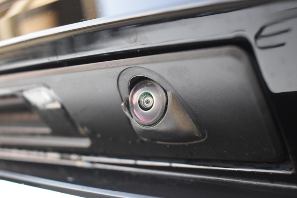 Volvo XC60 T6 350PK Plug-in Hybrid AWD Plus Black Edition / 360 Camera / Panorama Dak / Lederen Bekleding / Elektrische Stoelen met geheugenfunctie / Stuurverwarming / Stoelverwarming v+a / harman/kardon