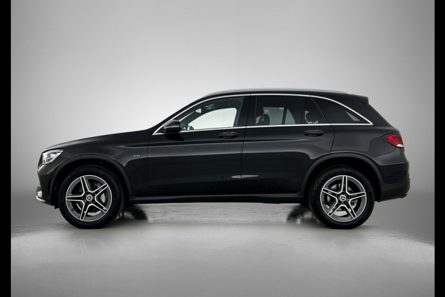 Mercedes-Benz GLC 300 e 4MATIC Business Solution AMG Trekhaak | AMG Line | Ledkoplampen | Easy-Pack Achterklep | Achteruitrijcamera | Keyless-Go. Inclusief 24 maanden Mercedes-Benz Certified garantie voor Europa.