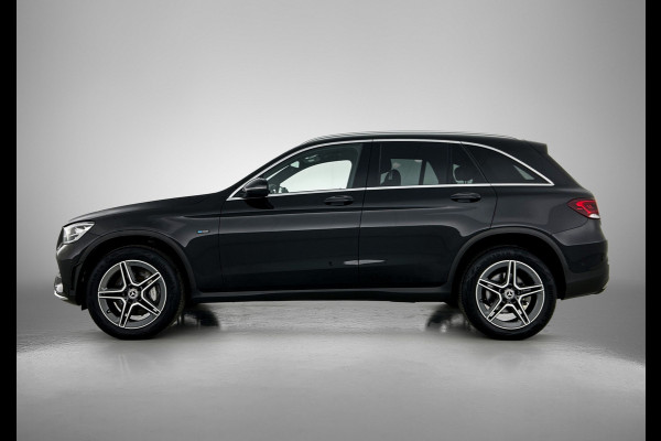 Mercedes-Benz GLC 300 e 4MATIC Business Solution AMG Trekhaak | AMG Line | Ledkoplampen | Easy-Pack Achterklep | Achteruitrijcamera | Keyless-Go. Inclusief 24 maanden Mercedes-Benz Certified garantie voor Europa.