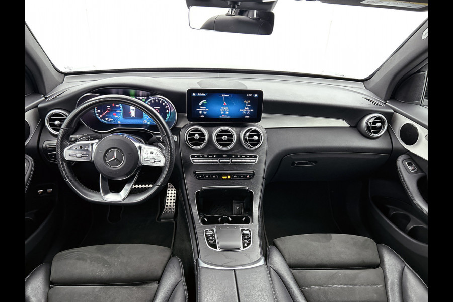 Mercedes-Benz GLC 300 e 4MATIC Business Solution AMG Trekhaak | AMG Line | Ledkoplampen | Easy-Pack Achterklep | Achteruitrijcamera | Keyless-Go. Inclusief 24 maanden Mercedes-Benz Certified garantie voor Europa.
