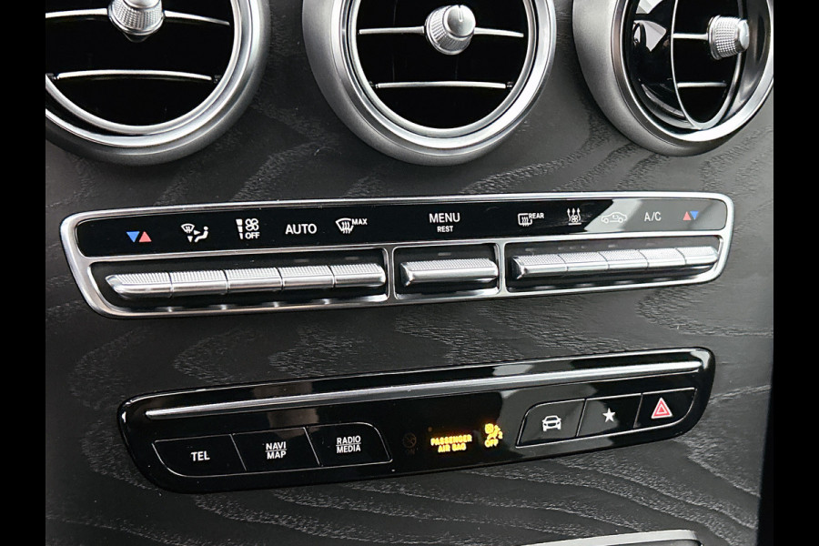 Mercedes-Benz GLC 300 e 4MATIC Business Solution AMG Trekhaak | AMG Line | Ledkoplampen | Easy-Pack Achterklep | Achteruitrijcamera | Keyless-Go. Inclusief 24 maanden Mercedes-Benz Certified garantie voor Europa.