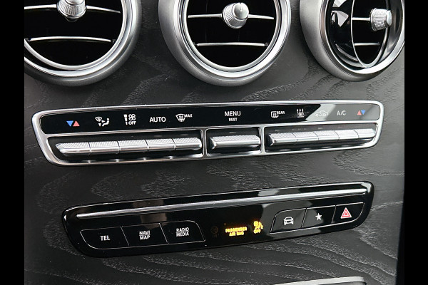 Mercedes-Benz GLC 300 e 4MATIC Business Solution AMG Trekhaak | AMG Line | Ledkoplampen | Easy-Pack Achterklep | Achteruitrijcamera | Keyless-Go. Inclusief 24 maanden Mercedes-Benz Certified garantie voor Europa.