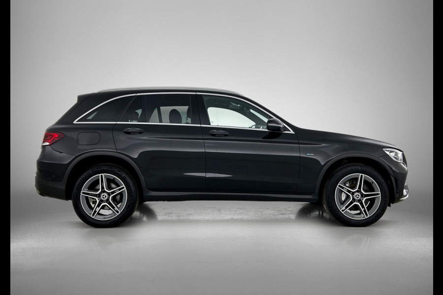 Mercedes-Benz GLC 300 e 4MATIC Business Solution AMG Trekhaak | AMG Line | Ledkoplampen | Easy-Pack Achterklep | Achteruitrijcamera | Keyless-Go. Inclusief 24 maanden Mercedes-Benz Certified garantie voor Europa.