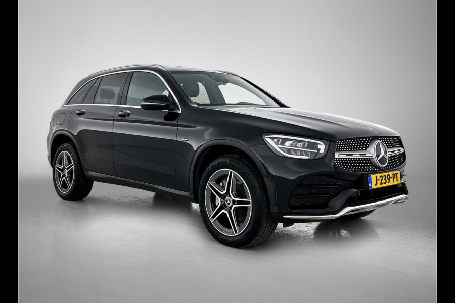 Mercedes-Benz GLC 300 e 4MATIC Business Solution AMG Trekhaak | AMG Line | Ledkoplampen | Easy-Pack Achterklep | Achteruitrijcamera | Keyless-Go. Inclusief 24 maanden Mercedes-Benz Certified garantie voor Europa.