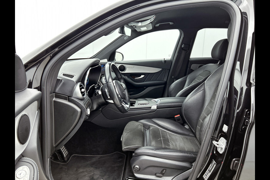 Mercedes-Benz GLC 300 e 4MATIC Business Solution AMG Trekhaak | AMG Line | Ledkoplampen | Easy-Pack Achterklep | Achteruitrijcamera | Keyless-Go. Inclusief 24 maanden Mercedes-Benz Certified garantie voor Europa.
