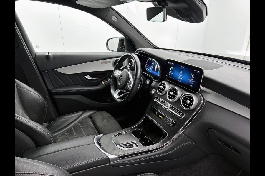 Mercedes-Benz GLC 300 e 4MATIC Business Solution AMG Trekhaak | AMG Line | Ledkoplampen | Easy-Pack Achterklep | Achteruitrijcamera | Keyless-Go. Inclusief 24 maanden Mercedes-Benz Certified garantie voor Europa.
