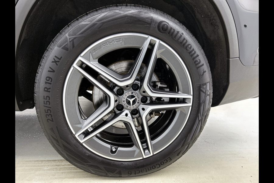 Mercedes-Benz GLC 300 e 4MATIC Business Solution AMG Trekhaak | AMG Line | Ledkoplampen | Easy-Pack Achterklep | Achteruitrijcamera | Keyless-Go. Inclusief 24 maanden Mercedes-Benz Certified garantie voor Europa.
