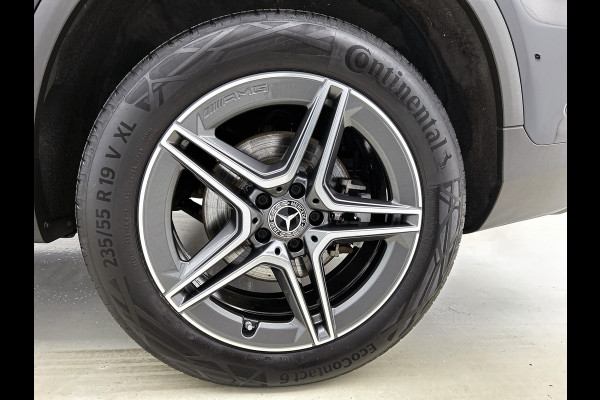 Mercedes-Benz GLC 300 e 4MATIC Business Solution AMG Trekhaak | AMG Line | Ledkoplampen | Easy-Pack Achterklep | Achteruitrijcamera | Keyless-Go. Inclusief 24 maanden Mercedes-Benz Certified garantie voor Europa.
