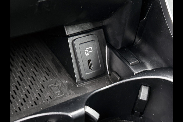 Mercedes-Benz GLC 300 e 4MATIC Business Solution AMG Trekhaak | AMG Line | Ledkoplampen | Easy-Pack Achterklep | Achteruitrijcamera | Keyless-Go. Inclusief 24 maanden Mercedes-Benz Certified garantie voor Europa.