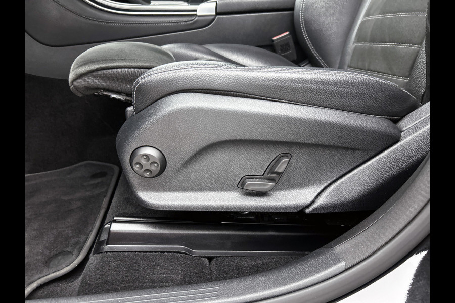 Mercedes-Benz GLC 300 e 4MATIC Business Solution AMG Trekhaak | AMG Line | Ledkoplampen | Easy-Pack Achterklep | Achteruitrijcamera | Keyless-Go. Inclusief 24 maanden Mercedes-Benz Certified garantie voor Europa.