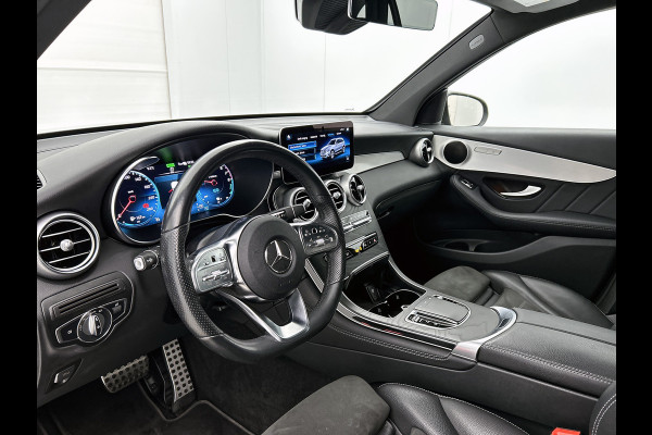 Mercedes-Benz GLC 300 e 4MATIC Business Solution AMG Trekhaak | AMG Line | Ledkoplampen | Easy-Pack Achterklep | Achteruitrijcamera | Keyless-Go. Inclusief 24 maanden Mercedes-Benz Certified garantie voor Europa.