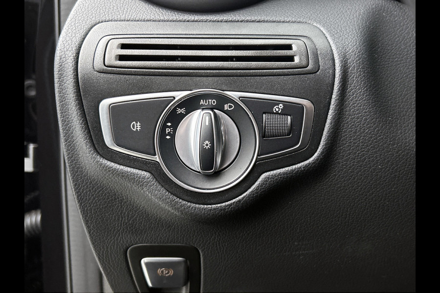 Mercedes-Benz GLC 300 e 4MATIC Business Solution AMG Trekhaak | AMG Line | Ledkoplampen | Easy-Pack Achterklep | Achteruitrijcamera | Keyless-Go. Inclusief 24 maanden Mercedes-Benz Certified garantie voor Europa.