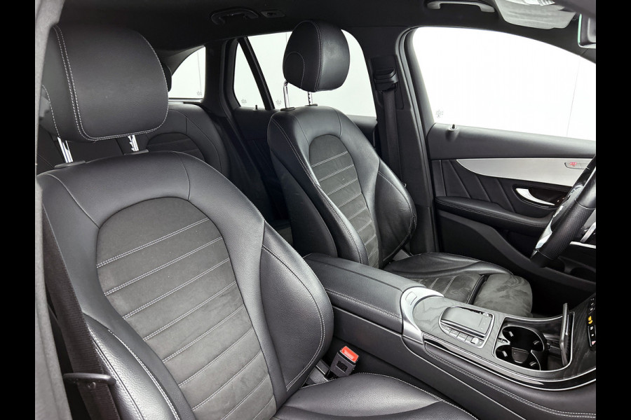 Mercedes-Benz GLC 300 e 4MATIC Business Solution AMG Trekhaak | AMG Line | Ledkoplampen | Easy-Pack Achterklep | Achteruitrijcamera | Keyless-Go. Inclusief 24 maanden Mercedes-Benz Certified garantie voor Europa.