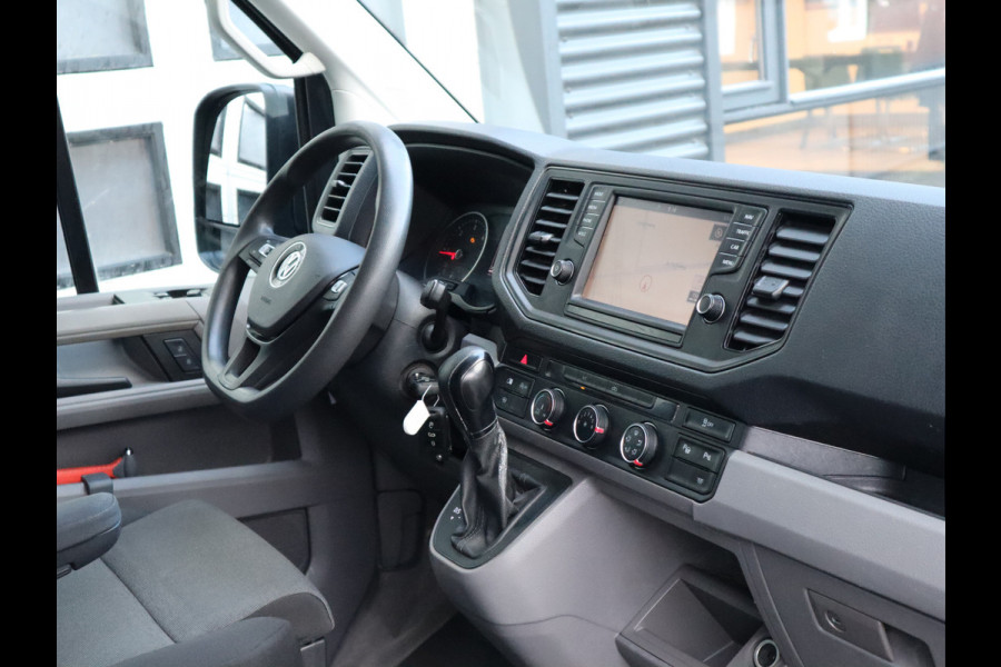 Volkswagen Crafter 30 2.0 TDI 141pk Euro 6 Automaat L2H1 - Navi - 3t KG Trekhaak - Cruise