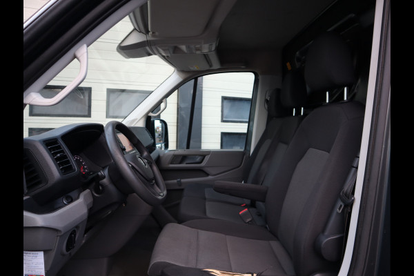 Volkswagen Crafter 30 2.0 TDI 141pk Euro 6 Automaat L2H1 - Navi - 3t KG Trekhaak - Cruise