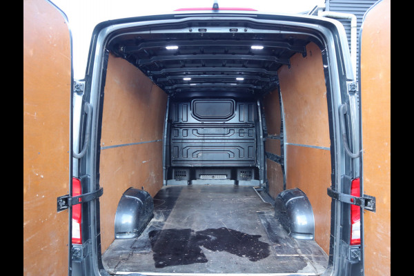 Volkswagen Crafter 30 2.0 TDI 141pk Euro 6 Automaat L2H1 - Navi - 3t KG Trekhaak - Cruise