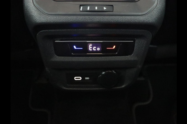 Volkswagen Tiguan 1.4 eHybrid R Line | Panoramadak | Trekhaak | Stoelverwarming | Camera | 20'' | Park Assist | Carplay | Matrix LED | Stuurverwarming | Adaptive cruise | Navigatie | PHEV | Plug In