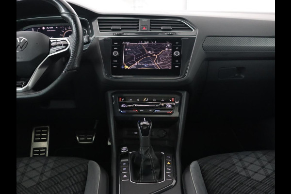 Volkswagen Tiguan 1.4 eHybrid R Line | Panoramadak | Trekhaak | Stoelverwarming | Camera | 20'' | Park Assist | Carplay | Matrix LED | Stuurverwarming | Adaptive cruise | Navigatie | PHEV | Plug In