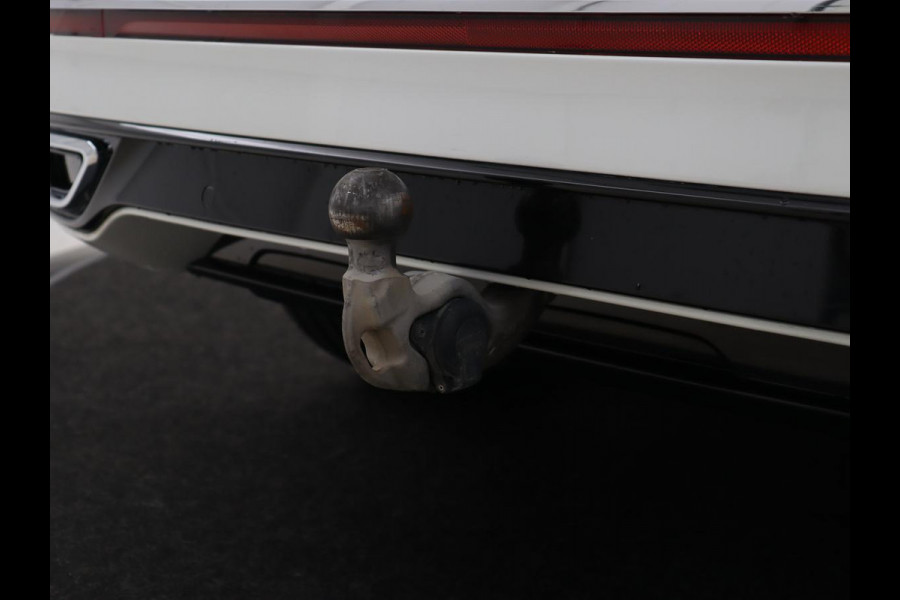 Volkswagen Tiguan 1.4 eHybrid R Line | Panoramadak | Trekhaak | Stoelverwarming | Camera | 20'' | Park Assist | Carplay | Matrix LED | Stuurverwarming | Adaptive cruise | Navigatie | PHEV | Plug In