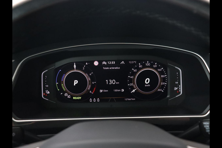 Volkswagen Tiguan 1.4 eHybrid R Line | Panoramadak | Trekhaak | Stoelverwarming | Camera | 20'' | Park Assist | Carplay | Matrix LED | Stuurverwarming | Adaptive cruise | Navigatie | PHEV | Plug In