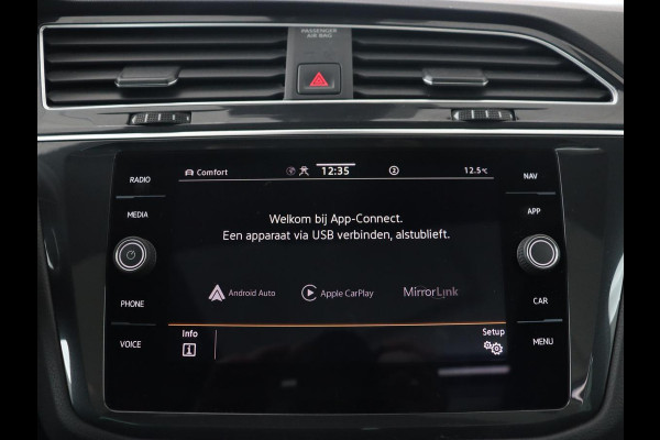 Volkswagen Tiguan 1.4 eHybrid R Line | Panoramadak | Trekhaak | Stoelverwarming | Camera | 20'' | Park Assist | Carplay | Matrix LED | Stuurverwarming | Adaptive cruise | Navigatie | PHEV | Plug In
