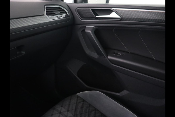 Volkswagen Tiguan 1.4 eHybrid R Line | Panoramadak | Trekhaak | Stoelverwarming | Camera | 20'' | Park Assist | Carplay | Matrix LED | Stuurverwarming | Adaptive cruise | Navigatie | PHEV | Plug In