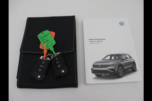 Volkswagen Tiguan 1.4 eHybrid R Line | Panoramadak | Trekhaak | Stoelverwarming | Camera | 20'' | Park Assist | Carplay | Matrix LED | Stuurverwarming | Adaptive cruise | Navigatie | PHEV | Plug In