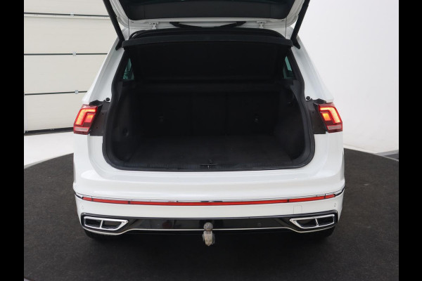 Volkswagen Tiguan 1.4 eHybrid R Line | Panoramadak | Trekhaak | Stoelverwarming | Camera | 20'' | Park Assist | Carplay | Matrix LED | Stuurverwarming | Adaptive cruise | Navigatie | PHEV | Plug In