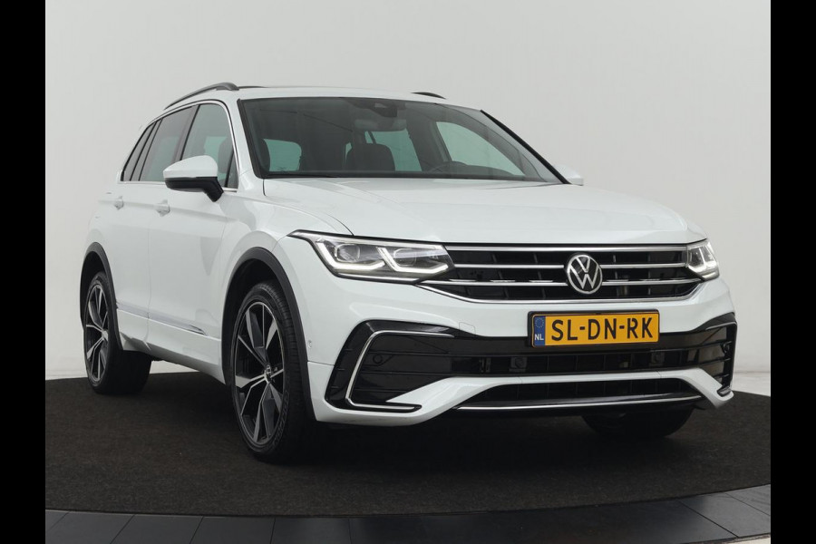Volkswagen Tiguan 1.4 eHybrid R Line | Panoramadak | Trekhaak | Stoelverwarming | Camera | 20'' | Park Assist | Carplay | Matrix LED | Stuurverwarming | Adaptive cruise | Navigatie | PHEV | Plug In