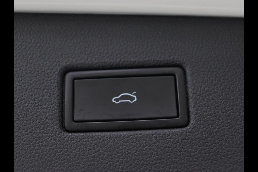 Volkswagen Tiguan 1.4 eHybrid R Line | Panoramadak | Trekhaak | Stoelverwarming | Camera | 20'' | Park Assist | Carplay | Matrix LED | Stuurverwarming | Adaptive cruise | Navigatie | PHEV | Plug In