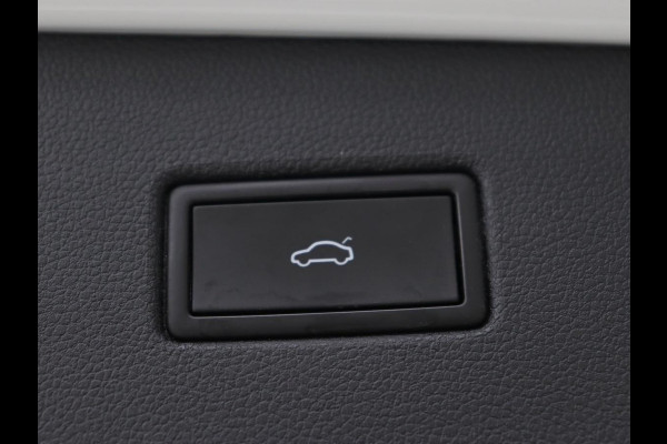 Volkswagen Tiguan 1.4 eHybrid R Line | Panoramadak | Trekhaak | Stoelverwarming | Camera | 20'' | Park Assist | Carplay | Matrix LED | Stuurverwarming | Adaptive cruise | Navigatie | PHEV | Plug In