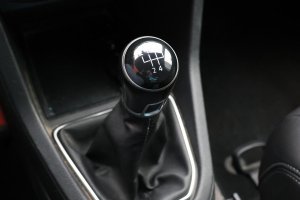 Volkswagen Caddy 2.0 TDI 185 PK | Bi-Xenon | ACC | CarPlay | Navigatie | PDC | MF Stuur | Trekhaak | Nieuwe APK | Alarm | Schroefset | Spoilerkit | Dealer onderhouden