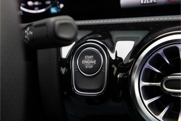 Mercedes-Benz A-Klasse 250 e AMG Premium, Pano, Head-up, Memory, Nightpack, 19"