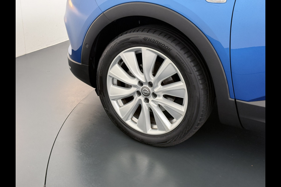 Opel Grandland X T131pk Navi Trekhaak Executive Dual-Ecc Apple Carplay Android PDC-a+v Park-Assist Distr.-Riem bij 61.000km vervangen Chroompakket Priv.Glass Volledig dealer onderhouden, laatste beurt bij 61.000km 1400kg trekvermogen.  EURO6