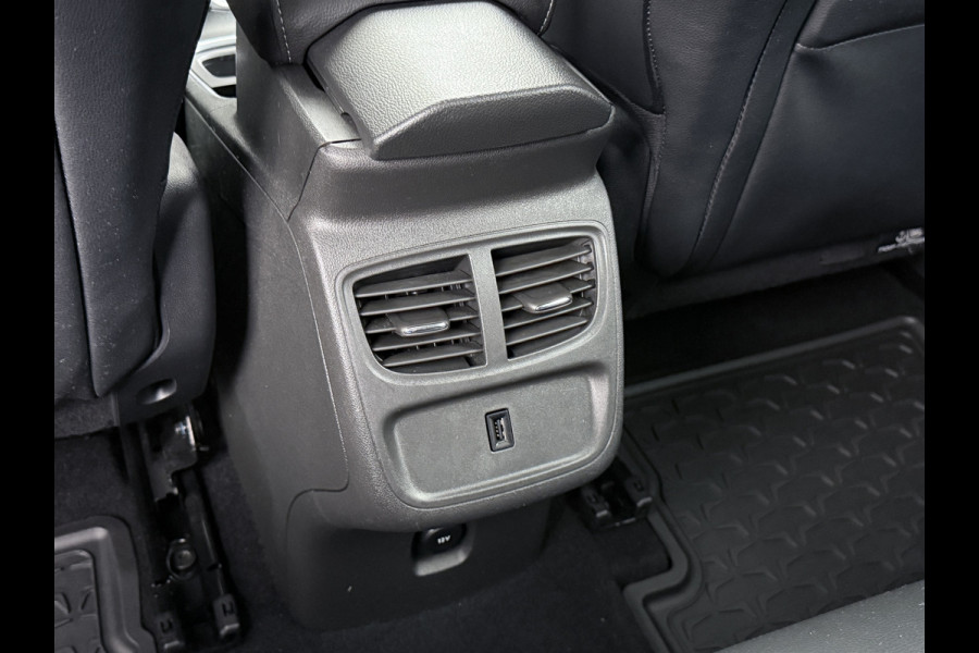 Opel Grandland X T131pk Navi Trekhaak Executive Dual-Ecc Apple Carplay Android PDC-a+v Park-Assist Distr.-Riem bij 61.000km vervangen Chroompakket Priv.Glass Volledig dealer onderhouden, laatste beurt bij 61.000km 1400kg trekvermogen.  EURO6