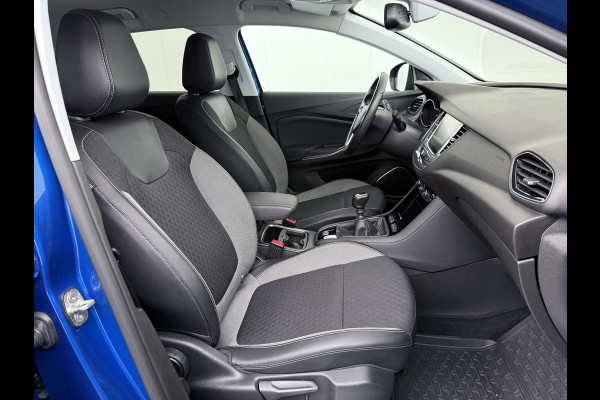 Opel Grandland X T131pk Navi Trekhaak Executive Dual-Ecc Apple Carplay Android PDC-a+v Park-Assist Distr.-Riem bij 61.000km vervangen Chroompakket Priv.Glass Volledig dealer onderhouden, laatste beurt bij 61.000km 1400kg trekvermogen.  EURO6