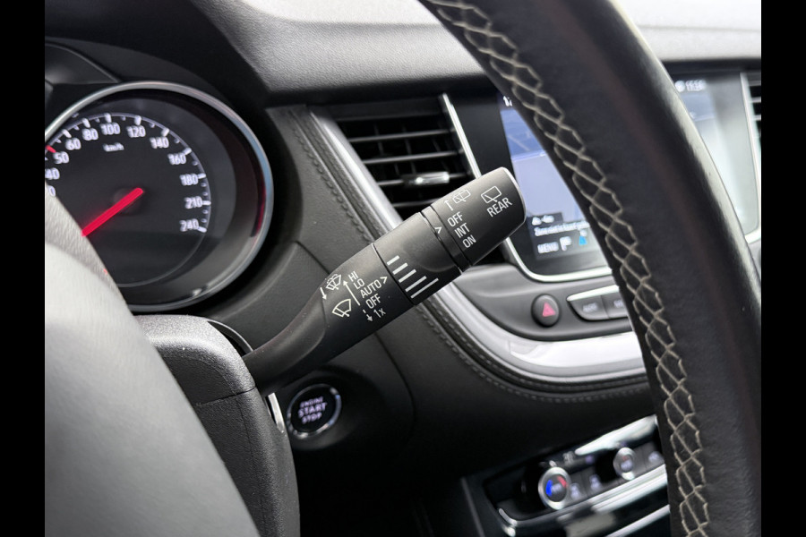 Opel Grandland X T131pk Navi Trekhaak Executive Dual-Ecc Apple Carplay Android PDC-a+v Park-Assist Distr.-Riem bij 61.000km vervangen Chroompakket Priv.Glass Volledig dealer onderhouden, laatste beurt bij 61.000km 1400kg trekvermogen.  EURO6