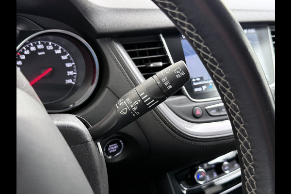 Opel Grandland X T131pk Navi Trekhaak Executive Dual-Ecc Apple Carplay Android PDC-a+v Park-Assist Distr.-Riem bij 61.000km vervangen Chroompakket Priv.Glass Volledig dealer onderhouden, laatste beurt bij 61.000km 1400kg trekvermogen.  EURO6