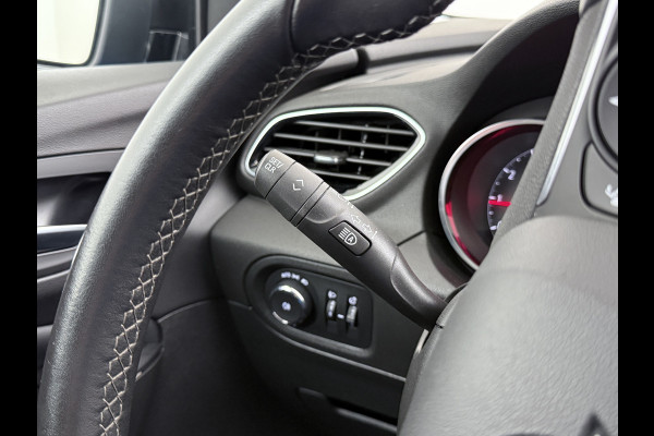 Opel Grandland X T131pk Navi Trekhaak Executive Dual-Ecc Apple Carplay Android PDC-a+v Park-Assist Distr.-Riem bij 61.000km vervangen Chroompakket Priv.Glass Volledig dealer onderhouden, laatste beurt bij 61.000km 1400kg trekvermogen.  EURO6