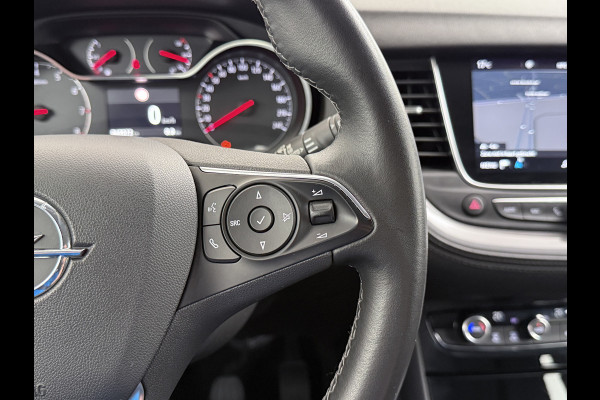 Opel Grandland X T131pk Navi Trekhaak Executive Dual-Ecc Apple Carplay Android PDC-a+v Park-Assist Distr.-Riem bij 61.000km vervangen Chroompakket Priv.Glass Volledig dealer onderhouden, laatste beurt bij 61.000km 1400kg trekvermogen.  EURO6